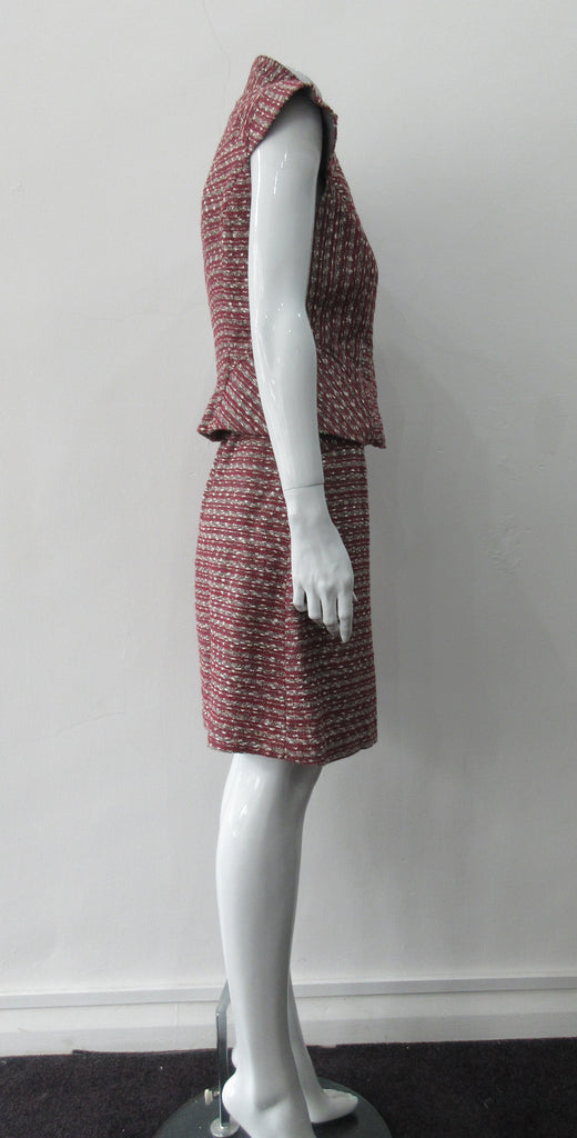 Sleeveless Jacket, Mid-Crop red & grey weave with extended cap at shoulder point for faux sleeve top. Matches with 110701 Yoke Skirt. CB Length 49cm. 450g approximate weight. Size 8. 45% Cotton, 35% Nylon, 15% Polyester, 5% Viscose Lining: 100% Rayon Dry Clean Only. Made in Canada