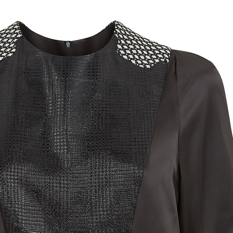 140605B -Black Shouldered Top