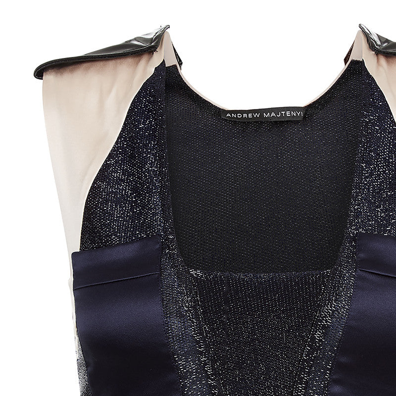 Sleeveless Pocket Top blouse crop blue navy beige stretch front close-up image photo picture