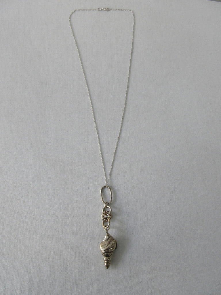 20A54 -Karen Chopik Thin Chain Seashell Necklace