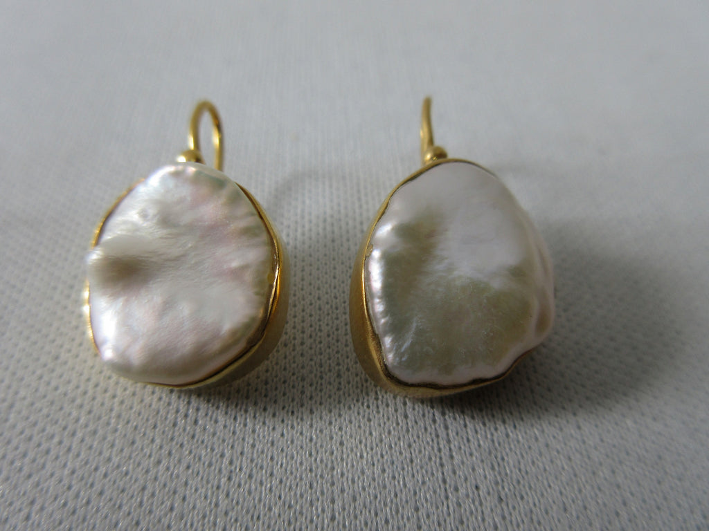 20A70 -JPFW Pearl Shell Earring in Brass Base