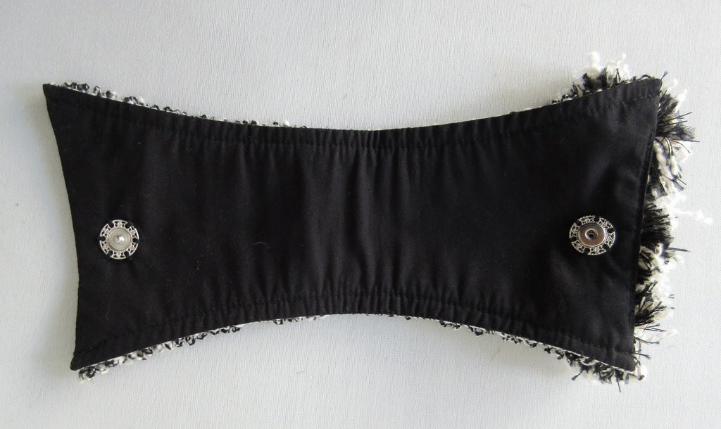 Black & White Tweed style weave, with frayed detail on edge, 100% wool with 100% Cotton inner back lining. Snap Closure. Size M -17cm from snap to snap width Size L -18cm from snap to snap width. 60g approximate weight, comes in white box. Made in France