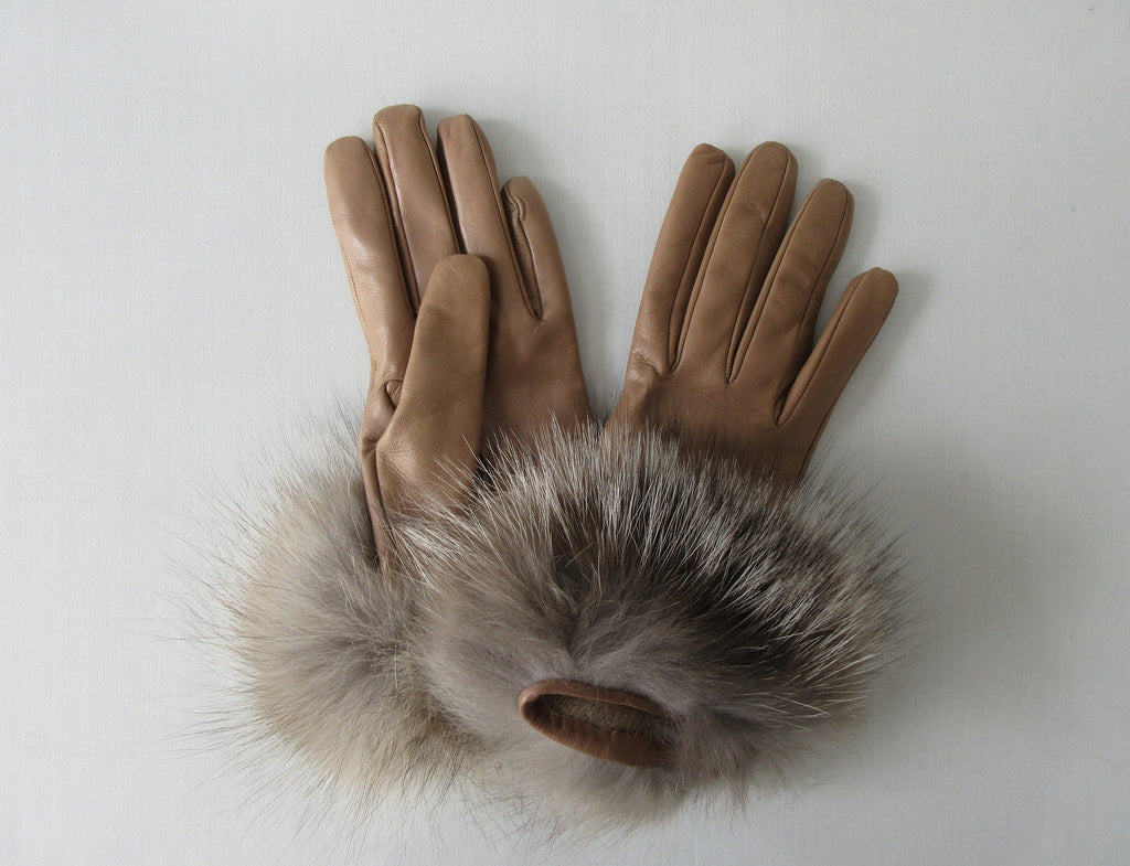 Gala Gloves Taupe Glove with Alpaca Base. Item Number D146NEWCALP ALPACA 948 002. Taupe Goves with Alpaca Base, 100% Leather upper, 100% Alpaca base. Made in Italy. 70g approximate weight.