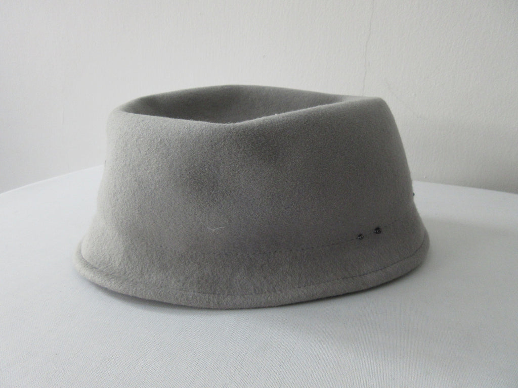 Olka Hats 100% Wool with dark grey felt and Sequin trim. Size unknown, 58.5cm inside circumfrence. Length 26.5cm, Width 20cm, Height 12cm, 26g approximate weight. 100% Wool Made in Canada