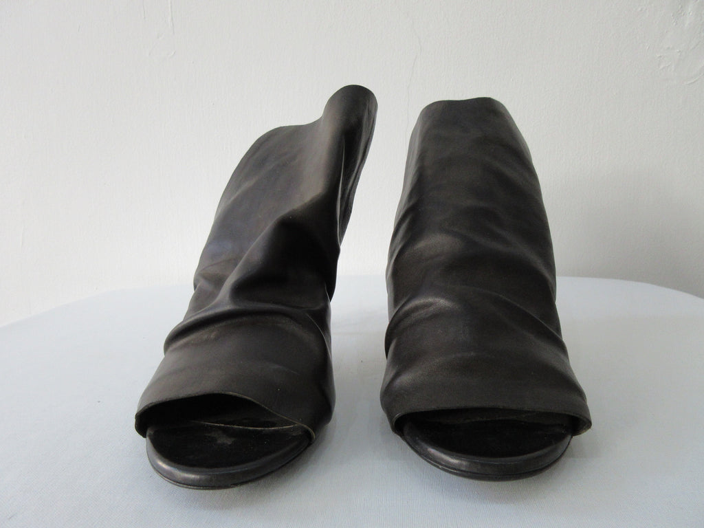 Vic Matie Top Covered Open Toe Shoe. Product Number: Vic Matie 1N6996D.NB2N20101 San/Tro Magritte 101 Black. 4cm Metal Heel. 100% Leather, Made in Italy