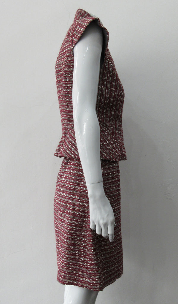 Sleeveless Jacket, Mid-Crop red & grey weave with extended cap at shoulder point for faux sleeve top. Matches with 110701 Yoke Skirt. CB Length 49cm. 450g approximate weight. Size 8. 45% Cotton, 35% Nylon, 15% Polyester, 5% Viscose Lining: 100% Rayon Dry Clean Only. Made in Canada