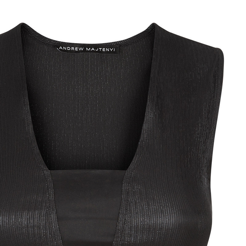 Dark Stretch Tank sleevelss top blouse black shiny satin texture stretch front close-up image photo picture