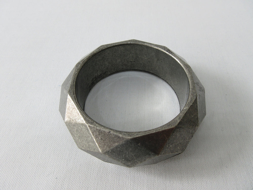 Angle style Bangle with dimond shape design unknown metal, probably Aluminium 1.5cm thickness, 6.5cm inside diameter