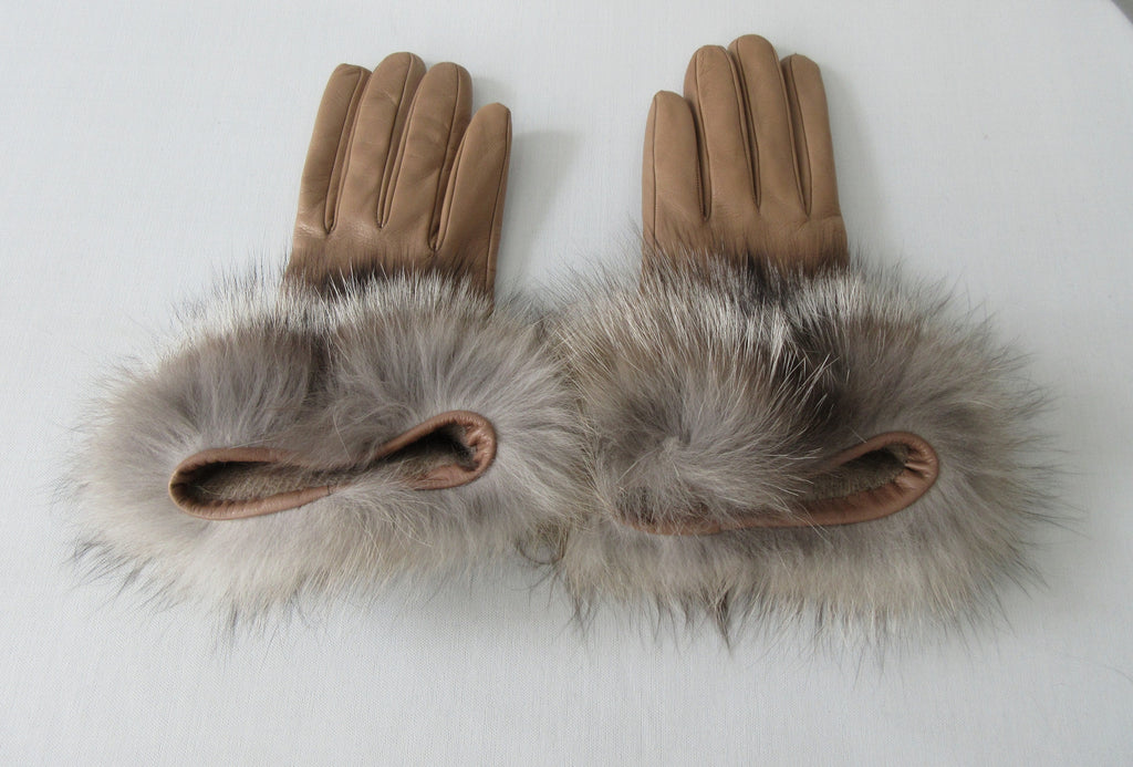 Gala Gloves Taupe Glove with Alpaca Base. Item Number D146NEWCALP ALPACA 948 002. Taupe Goves with Alpaca Base, 100% Leather upper, 100% Alpaca base. Made in Italy. 70g approximate weight.