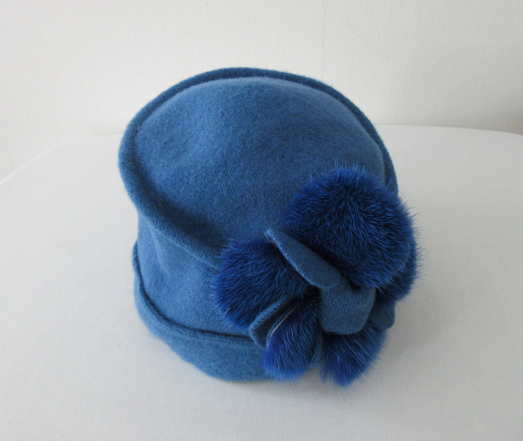 Blue Wool Hat with Mink Trim. Canadian Hat Company. Felt style, with bit of a stretch. Size unknown; inside radius 58cm. 20g approximate weight. Made in Canada