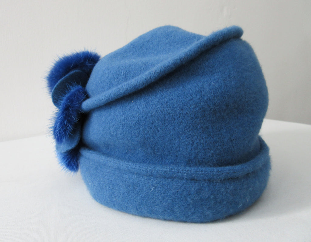 Blue Wool Hat with Mink Trim. Canadian Hat Company. Felt style, with bit of a stretch. Size unknown; inside radius 58cm. 20g approximate weight. Made in Canada