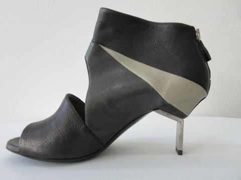 20S01 -Vic Matie Double Strap Heels