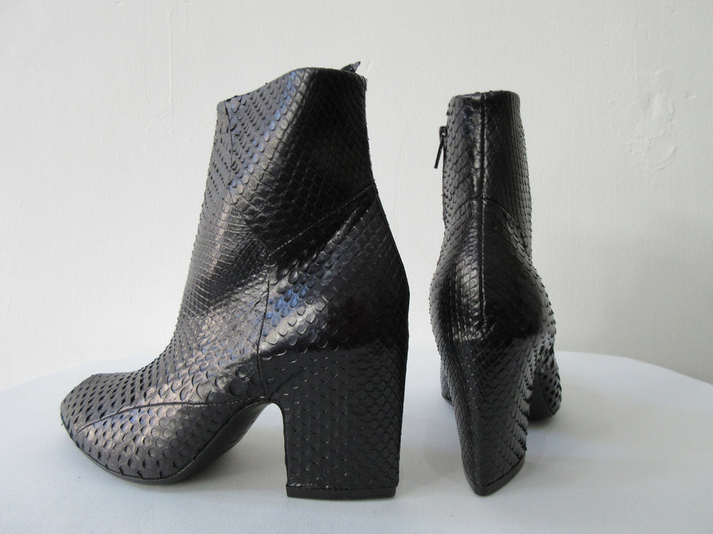 Vic Matie Snake Skin Boots. Product Number: Vic Matie 1L5365D.L80L590101 Trong.Loire 101 Black. 7cm Heel, one piece/part of boot, 100% Snakeskin. Made in Italy