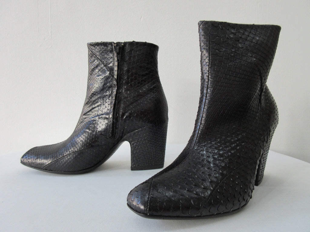 Vic Matie Snake Skin Boots. Product Number: Vic Matie 1L5365D.L80L590101 Trong.Loire 101 Black. 7cm Heel, one piece/part of boot, 100% Snakeskin. Made in Italy