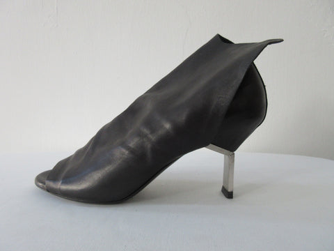 20S08B -Vic Matie Black Curved Metal Heels